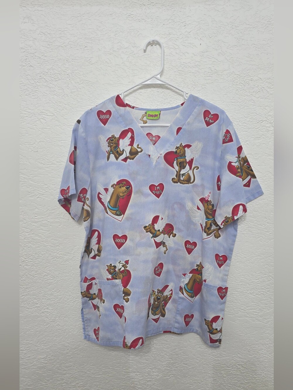 Scooby Doo Womans Lavender Valentine Print Scrub Top Heart Angel Wings